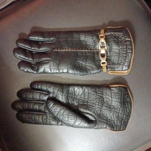 Aris Womens Black Gloves w Gold Accents (Size Regular)
